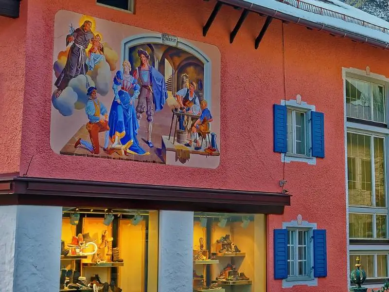 Murals depicting the people in Garmisch-Partenkirchen