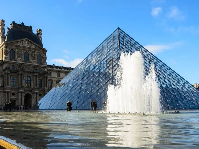 What makes Paris worth visiting - Louvre