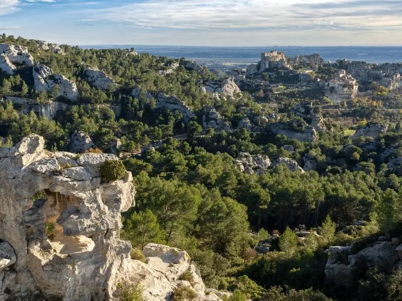 Alpilles Natural Regional Park, Reason to visit Avignon