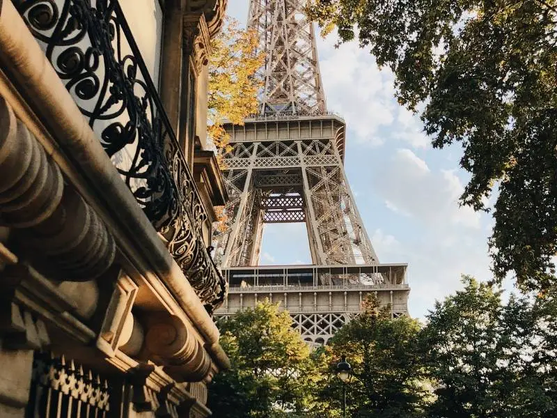 What makes Paris worth visiting - Eiffel tower