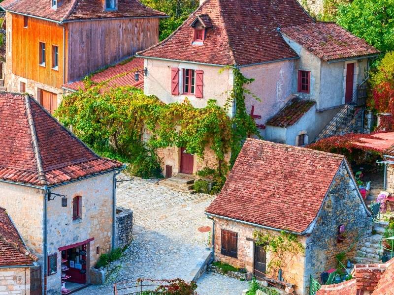 Saint-Cirq-Lapopie France, Upright perspective of the beautiful houses