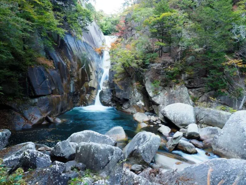 Senga-waterfall-Shosenkyo-Gorge-Yamanashi-Japan